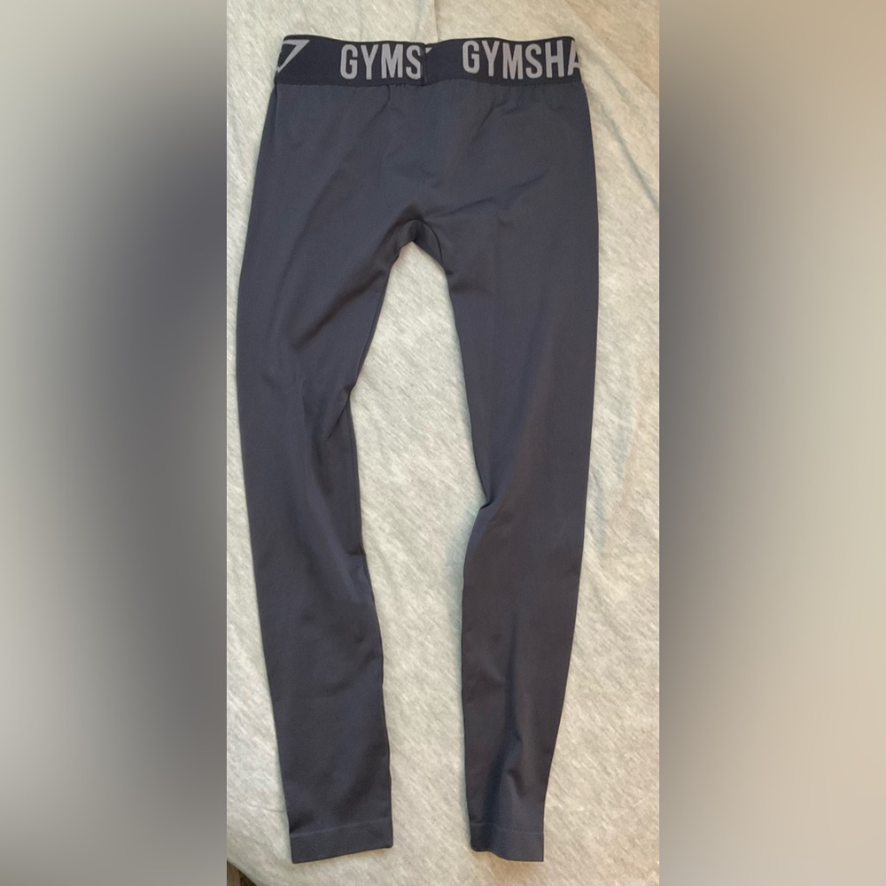 Gymshark women’s fitted gray leggings - size XS
